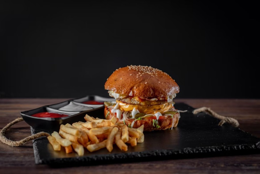 We discussed food marketing strategies. How is fast food marketed, 7 strategies of marketing, why marketing is important in fast food industry, the new trends, best campaigns, strategy of McDonald's, Taco Bell and KFC, obesity issue and more.